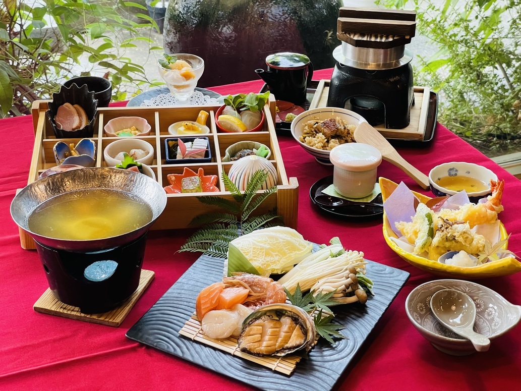NEW！2食付【秋麗(うらら)】香り豊か柚子風味海鮮鍋・四季彩12升会席と和朝食★アウト10：00
