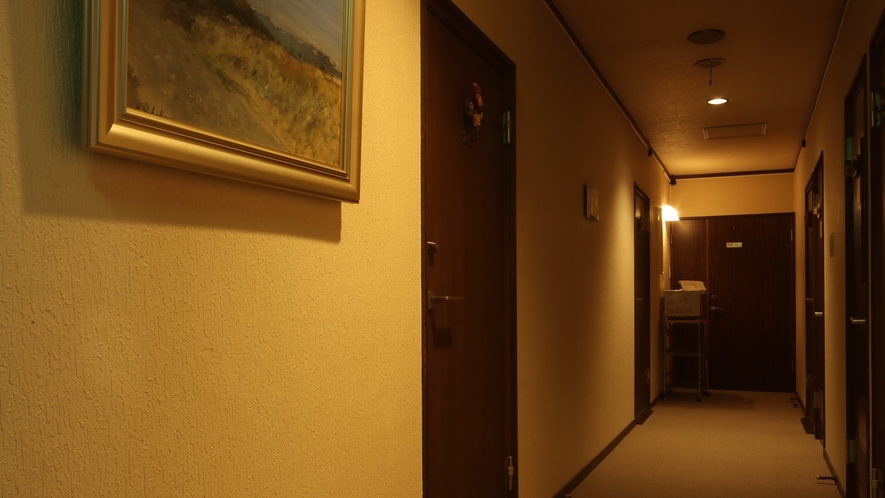 □【館内の様子】スッキリとした客室廊下