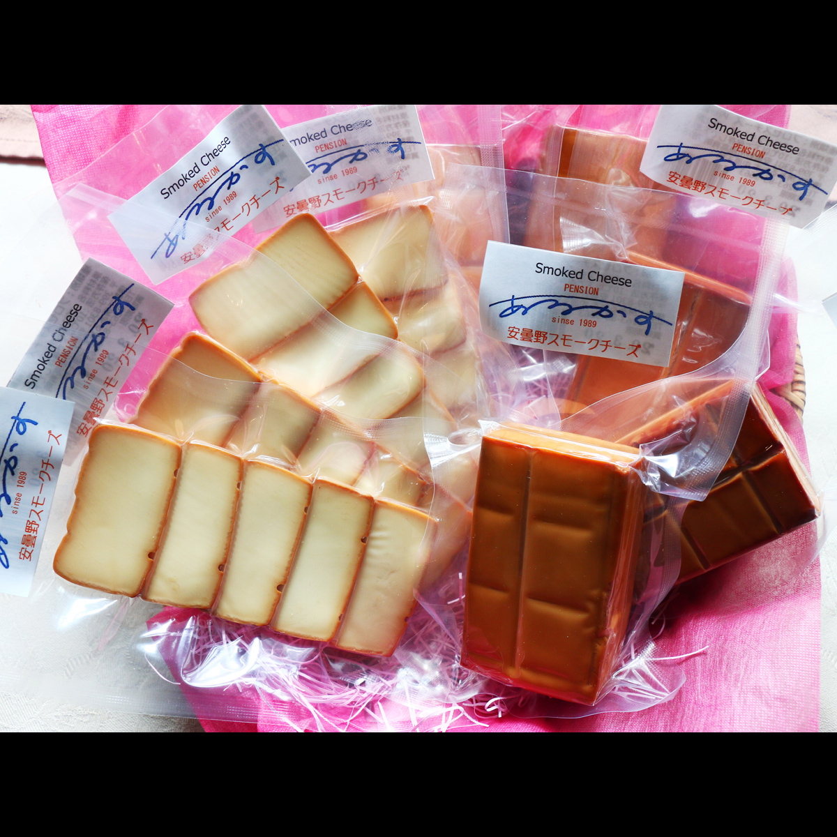 【お土産】オーナー手づくりのスモークチーズ