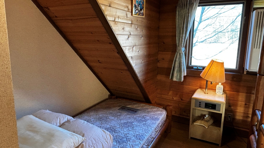＊洋室（一例）ベッドは屋根の下にございますので、頭を打たないようお気を付けください