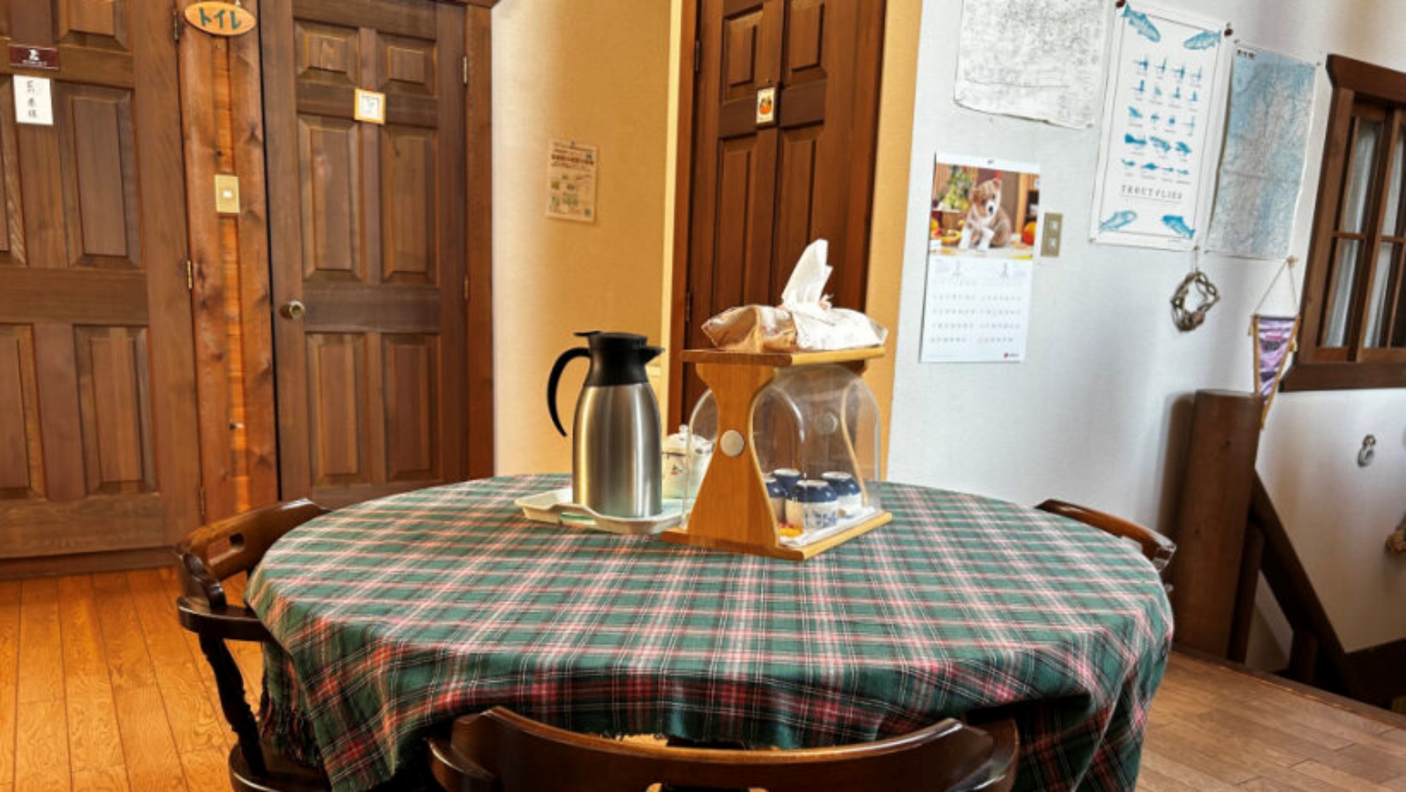 ＊2階くつろぎスペース（一例）お茶をご用意しておりますので、ご自由にお飲みください