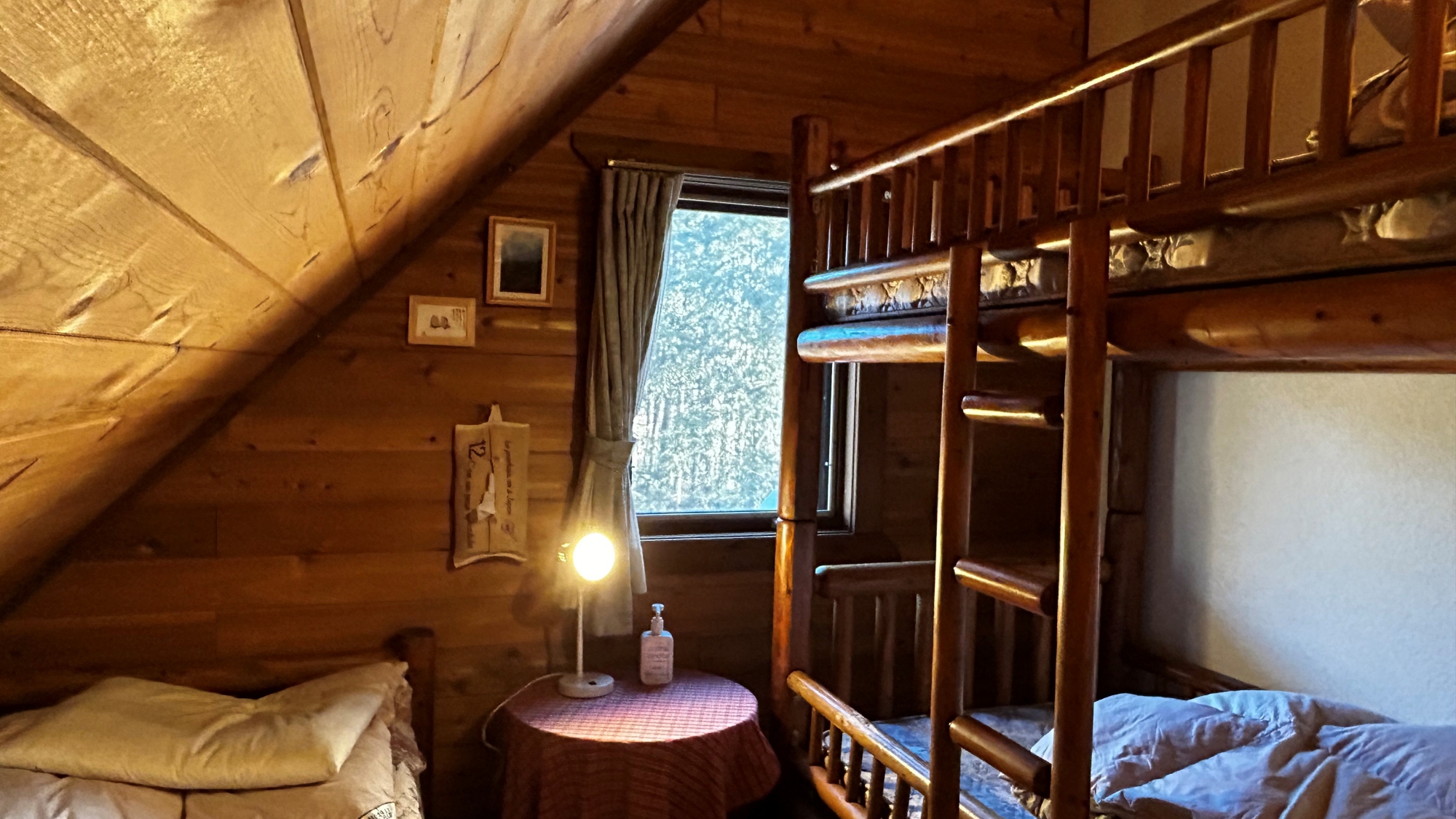 ＊洋室（一例）木のぬくもりがあるお部屋です。2段ベッドはお子様にもおすすめ！