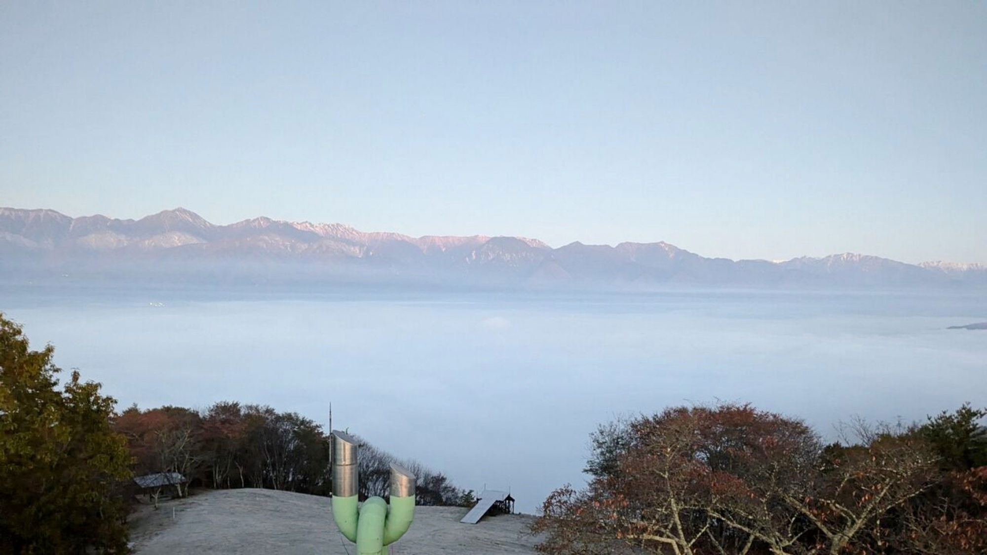 ＊周辺観光／長峰山雲海（一例）10月～3月頃にかけて、山頂の展望台から雲海を見ることができます