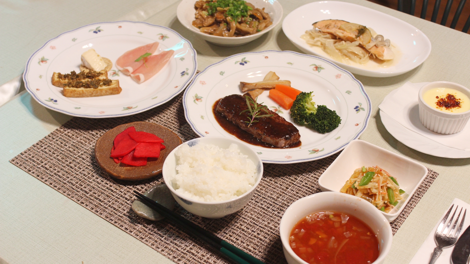 ＊夕食（一例）和牛ステーキがメインのボリュームたっぷりのご夕食