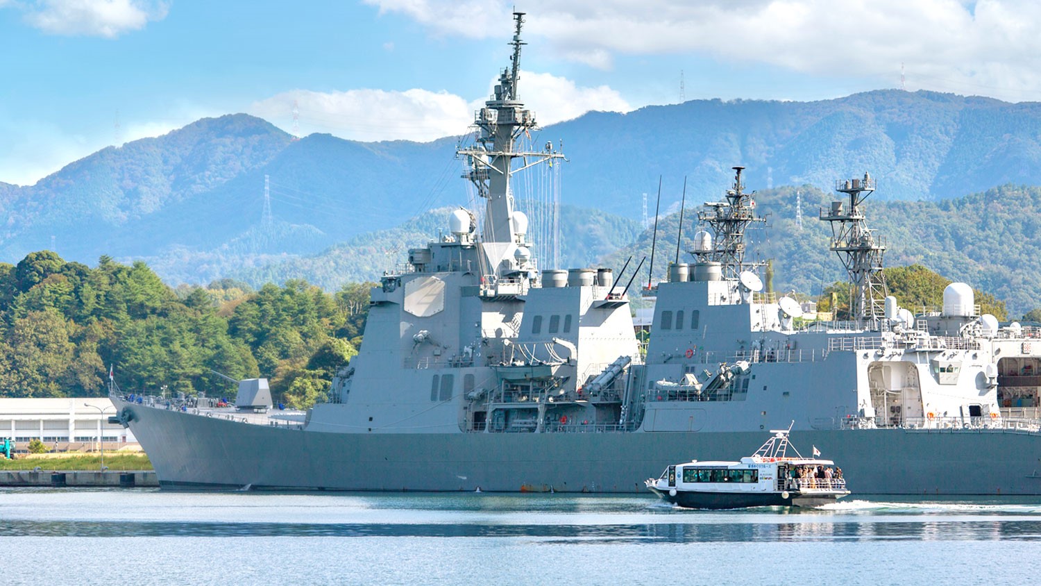 海軍ゆかりの港めぐり遊覧船