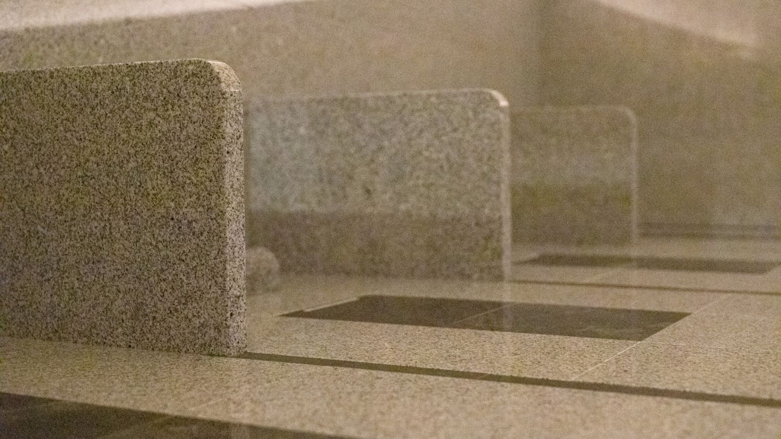 【岩盤浴】たっぷり汗をかいてデトックス！広々とした岩盤浴で、ゆったり自分の身体を癒してリフレッシュ