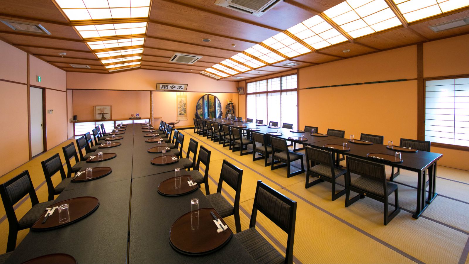 【寿の間　（ことぶきのま）】