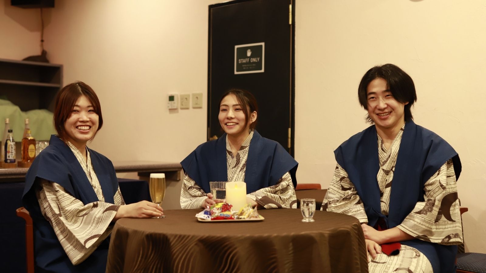 【ラウンジ】旅の思い出が深まるラウンジ時間。