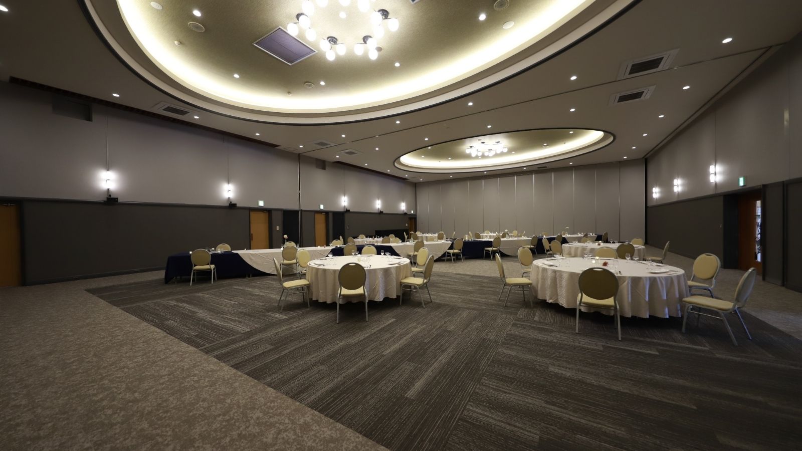 【プラネットホール】広々とした空間で、特別な瞬間を演出