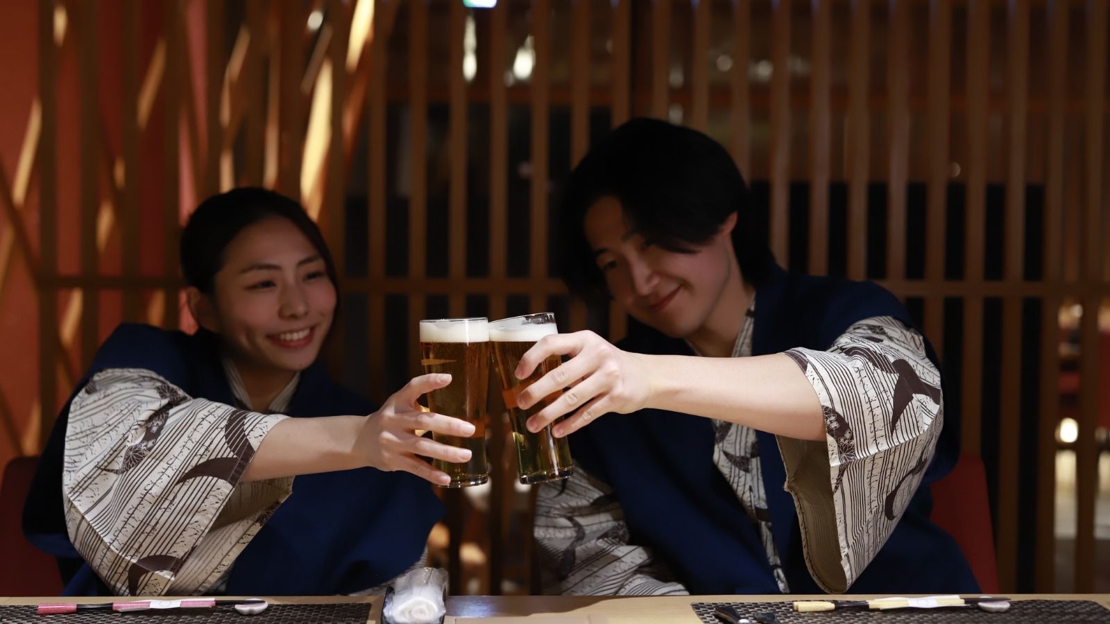 【お食事イメージ】旅の思い出に、乾杯！笑顔あふれる素敵なひととき
