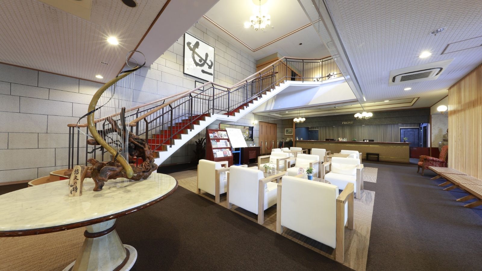 【ロビーエントランス】くつろぎの空間