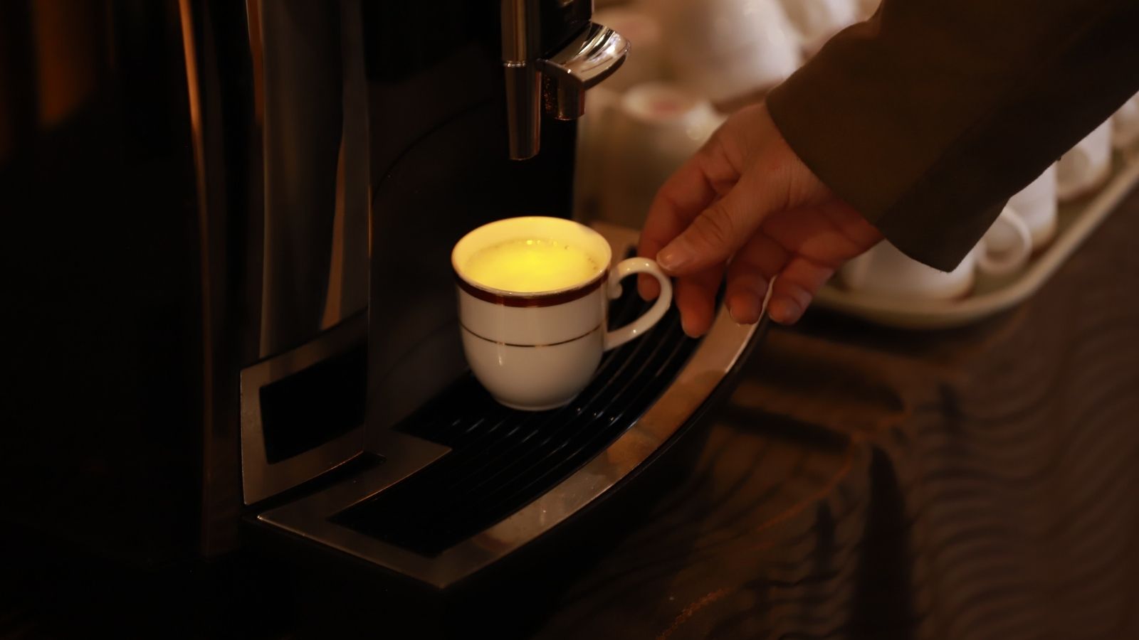 【ロビーエントランス】香り立つ一杯、ホテルのコーヒー