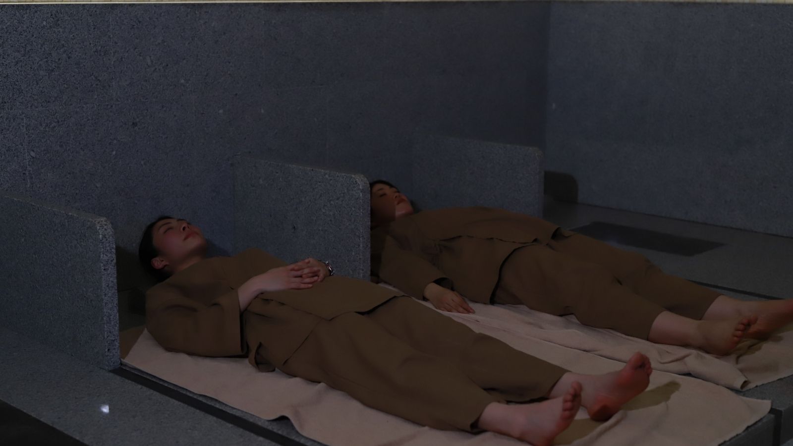 【岩盤浴】静けさの中で、何も考えずに過ごす贅沢な時間