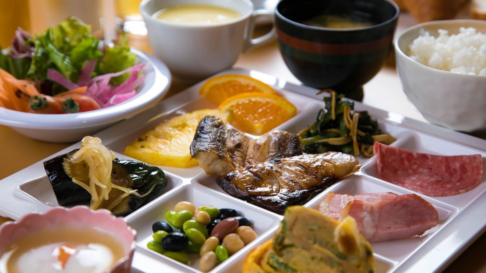 【島の朝ごはん】七輪で焼くと香ばしい香りが広がり、肉厚でやわらかな身は旨みが凝縮されています。