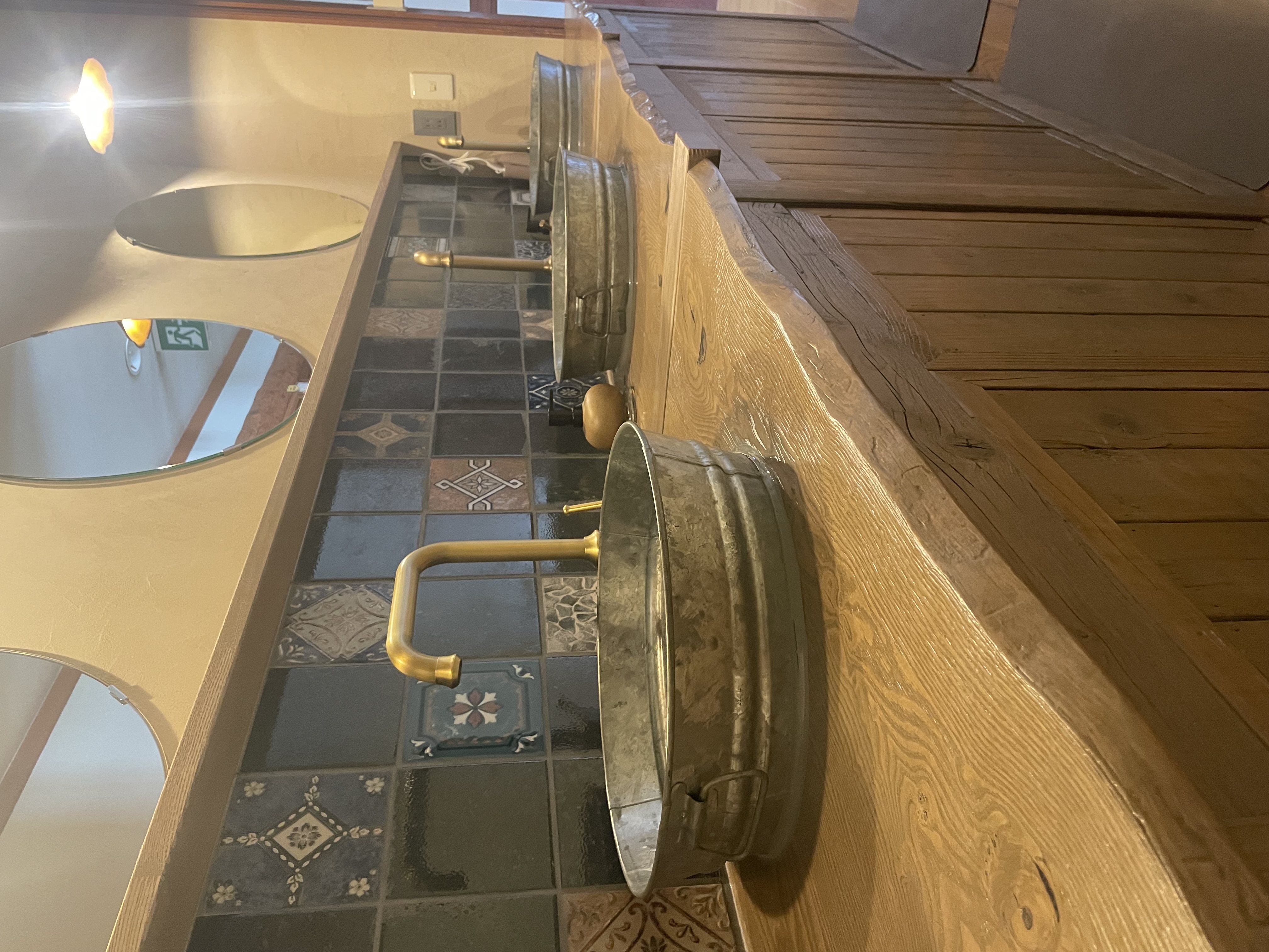 【ペンション】共用洗面台（2025年にリニューアルいたしました！）