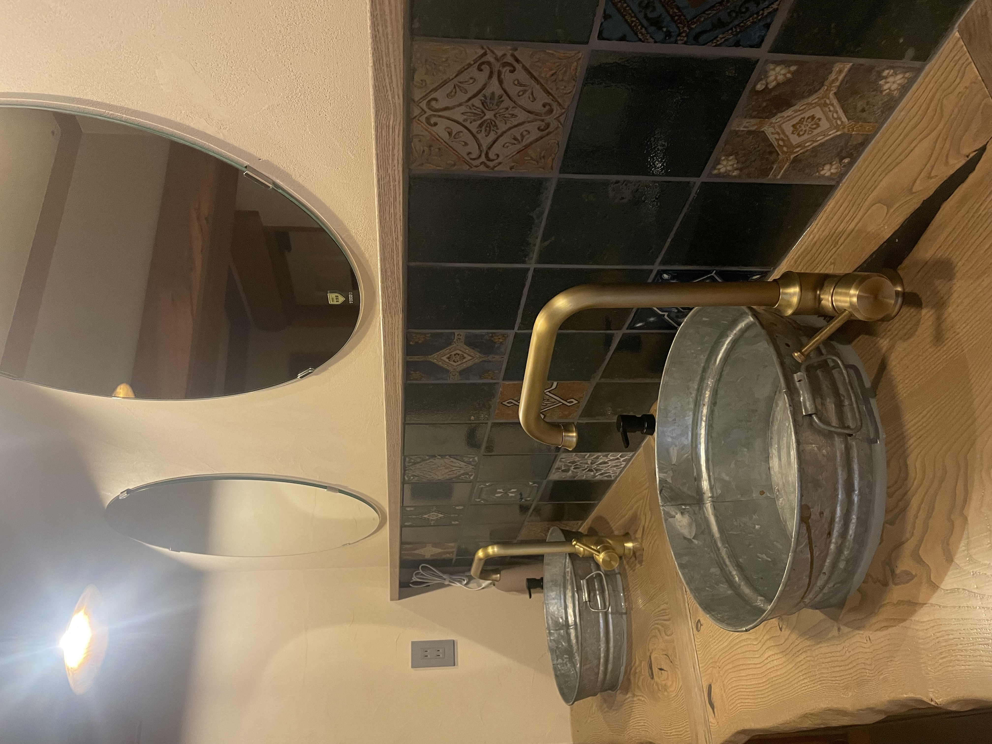 【ペンション】共用洗面台（2025年にリニューアルいたしました！）