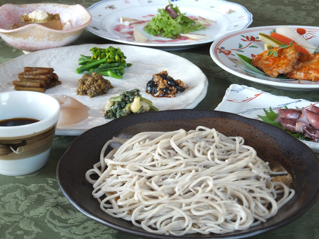 冬季連泊プラン「エコプラン清掃なし　料理は日替わり」　リフト券割引もあります　