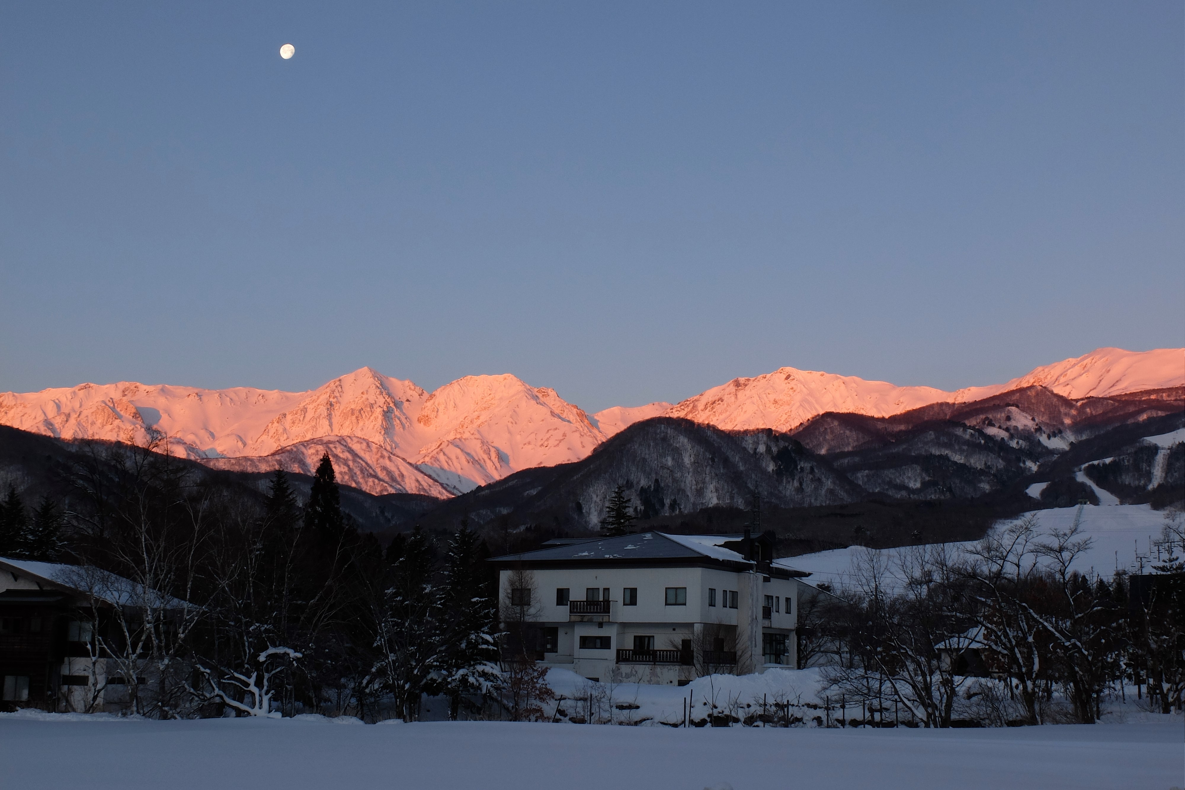 栂池高原の朝焼け