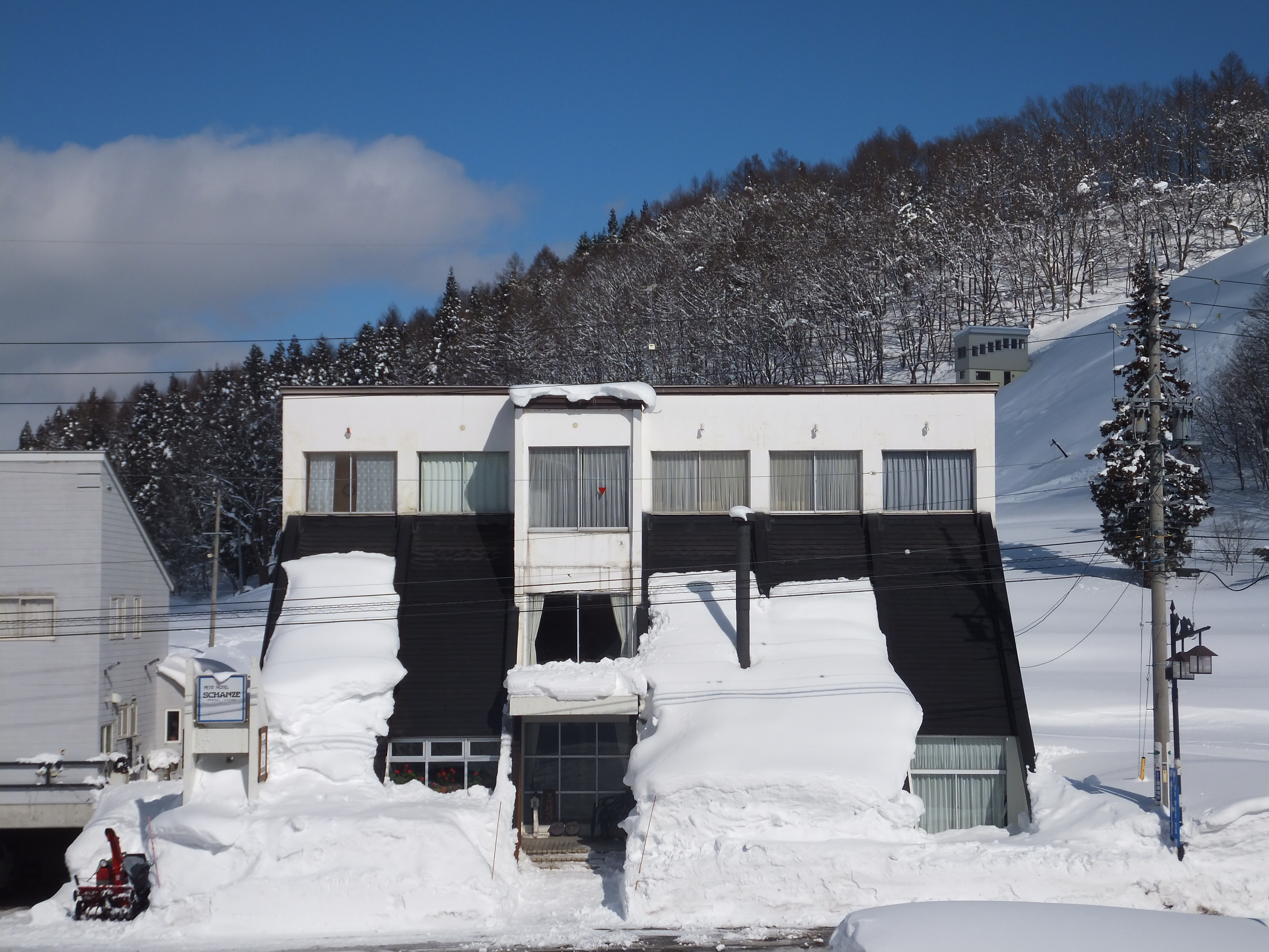 雪の外観正面