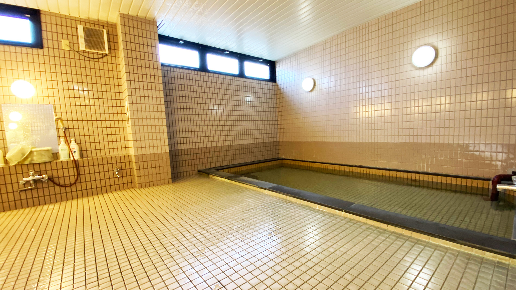 *【風呂】広い大浴場でのんびりお寛ぎください。