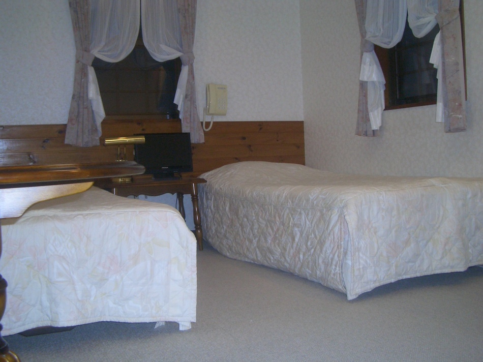 Western-style room triple