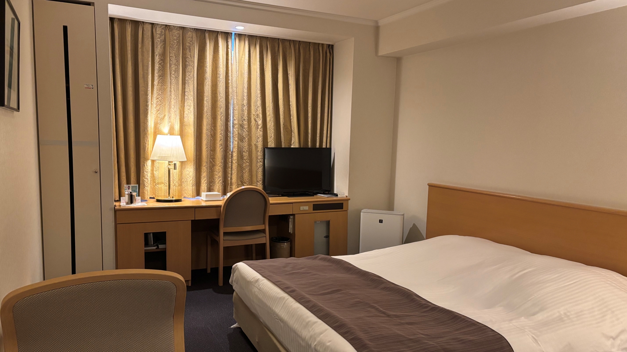 一例：ダブルルーム／19㎡の客室でゆったりとしたお部屋です。2名利用でも快適に。