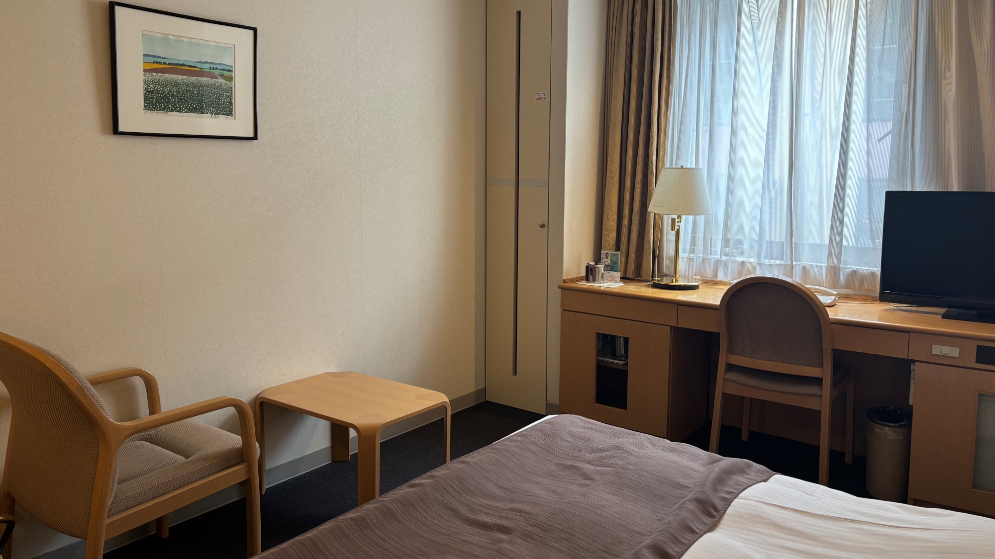 一例：ダブルルーム／こちらのお部屋は喫煙タイプのみとなります。