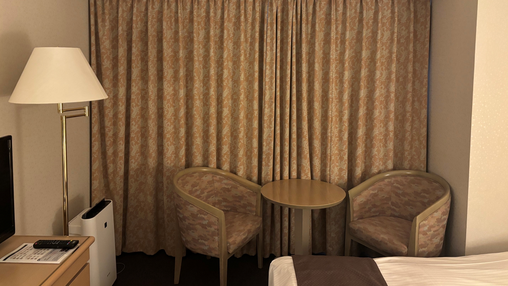 一例：ツインルームA：こちらのお部屋タイプは喫煙のみでございます。