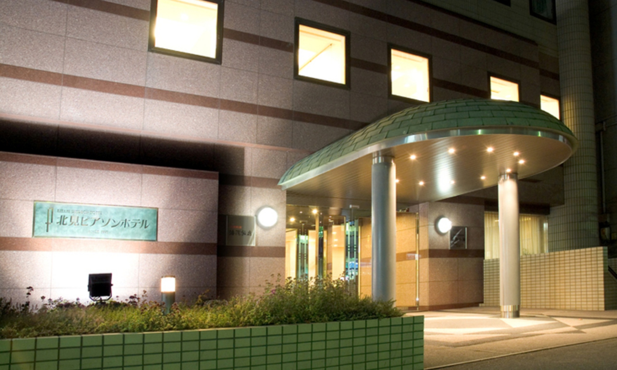 繁華街に近く、出張・観光の拠点に便利！無料立体駐車場も出し入れ自由！