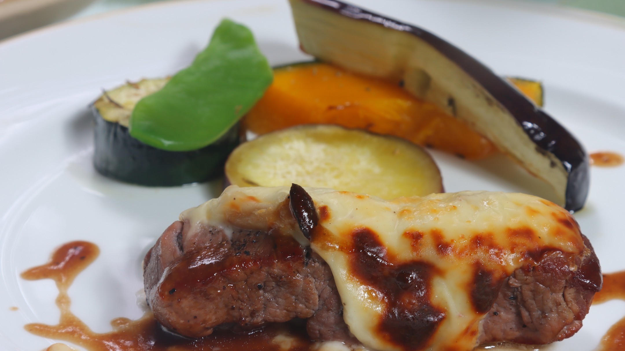 【2食付】オーナーこだわりの手づくり洋風ディナーと和洋日替わり朝食をお楽しみください♪