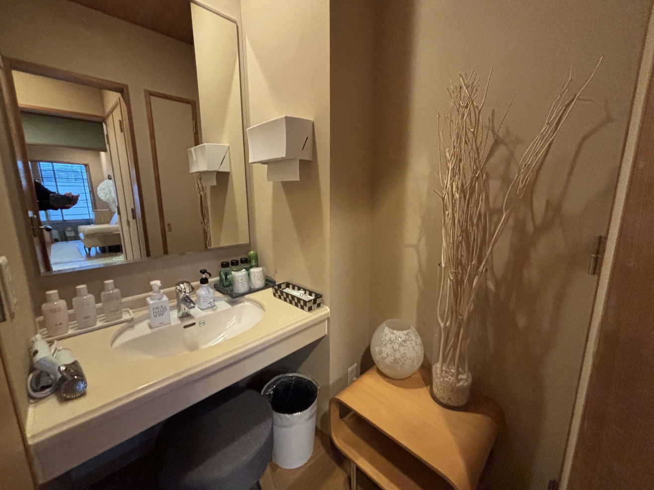 １泊朝食プラン　和洋室に信楽焼陶器風呂の半露天風呂付