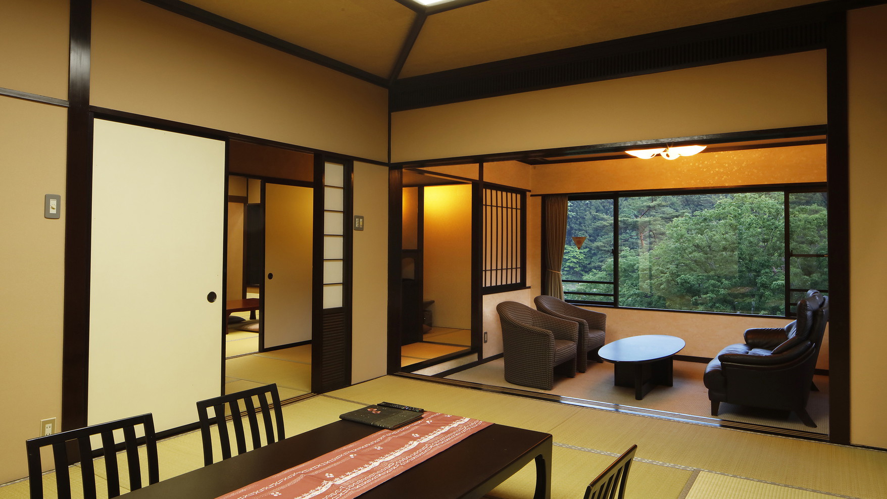 春の花見館特別室＜12.5畳+8畳〜＞◆最上階 緑のパノラマ