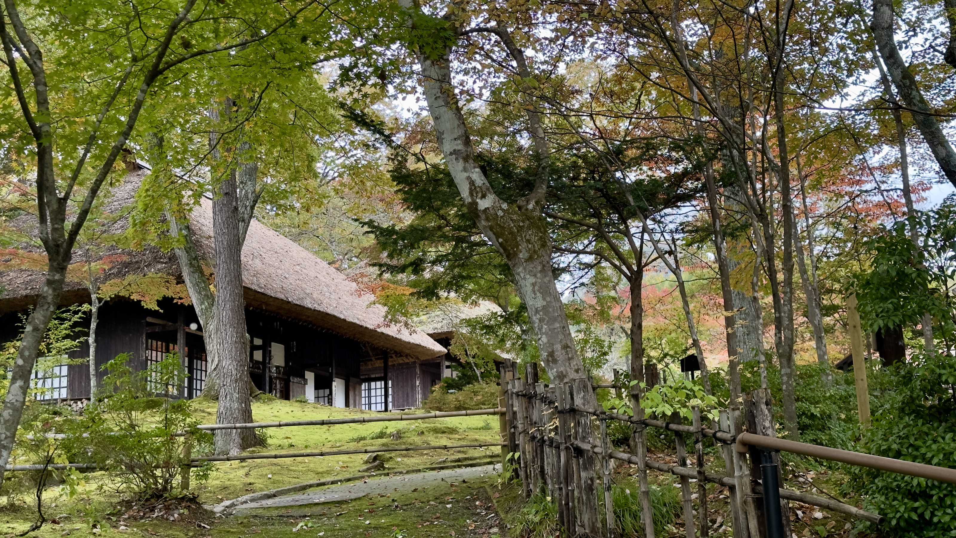 【周辺施設：平家の里】平家の歴史を感じられる美しい建造物が見られます