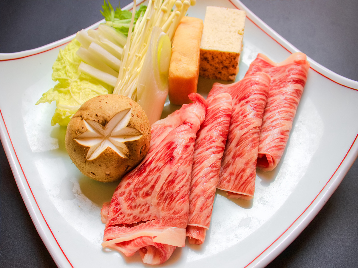 彩り鮮やかな囲炉裏会席をお楽しみください