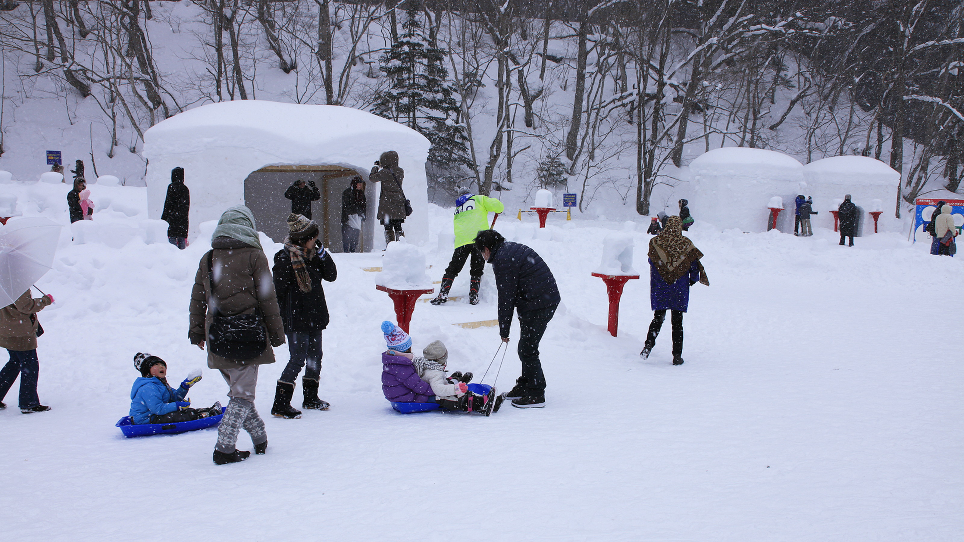 【かまくら】冬のお楽しみはやっぱりかまくら♪雪国情緒が味わえる