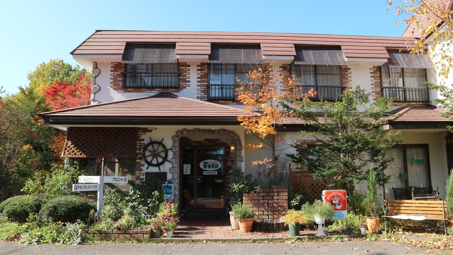 *［本館／外観］本館・アネックス館・卓球＆カラオケ館からなる当館