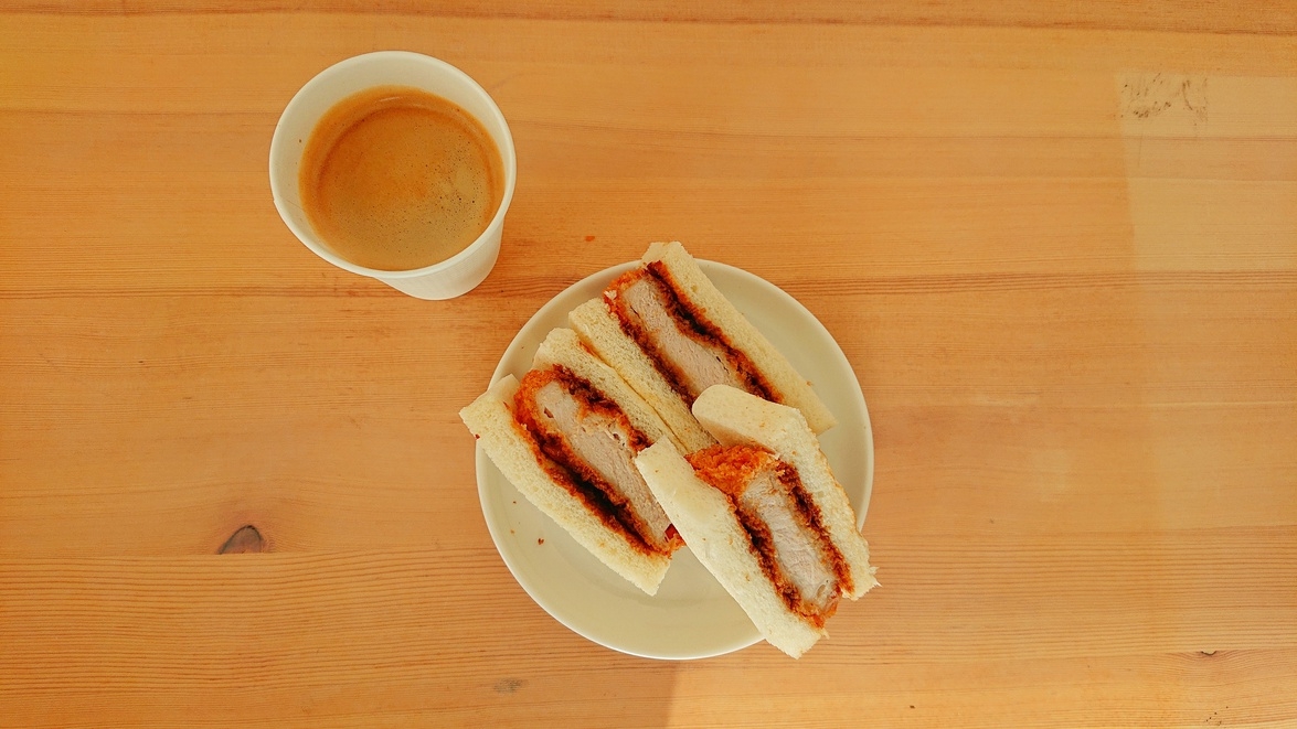【朝食付】激狭なお部屋だから価格重視！宇和島で人気の「きむら」の手づくりカツサンド付きプラン