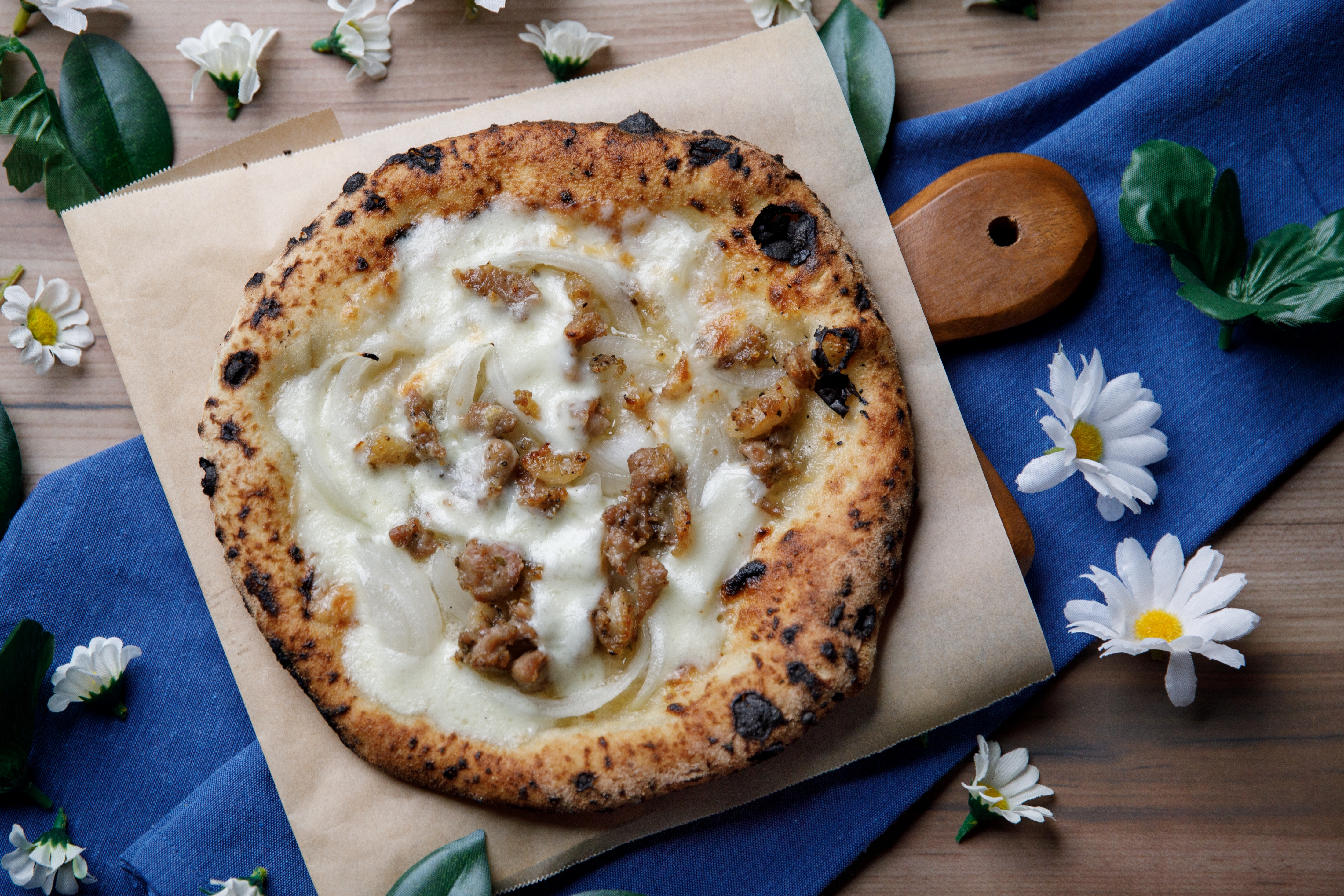 野生のピッツェリア SELVAGGIO│ソーセージたまねぎ