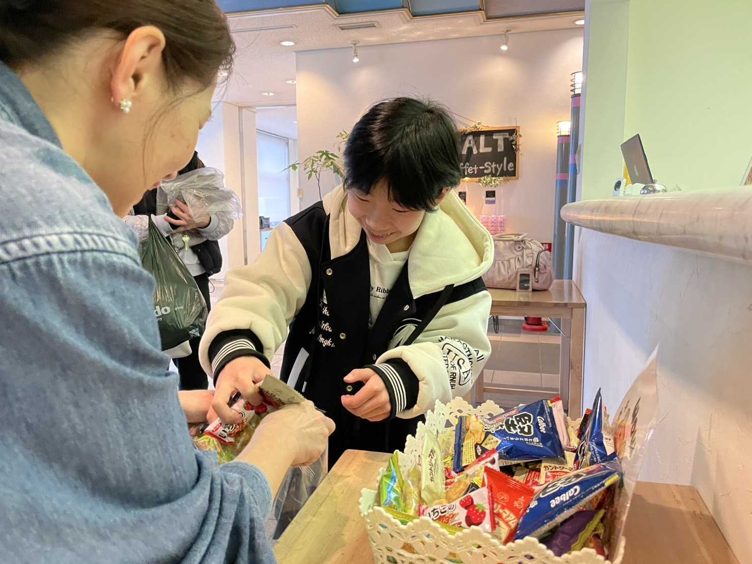 お菓子つかみどりイベント
