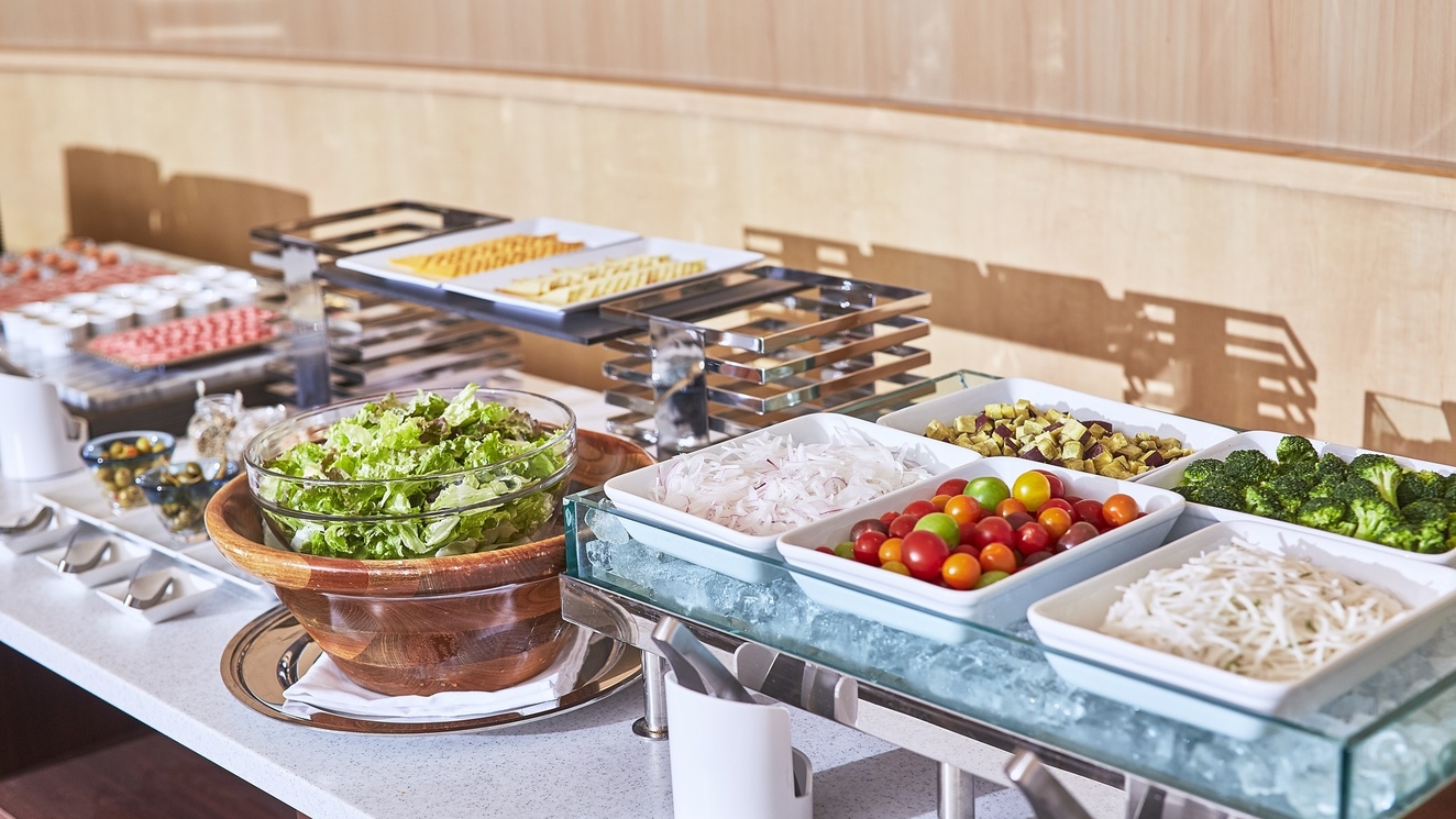 【SAVER】ホテル自慢の朝食｜開放感ある会場でご用意＜朝食付＞ 