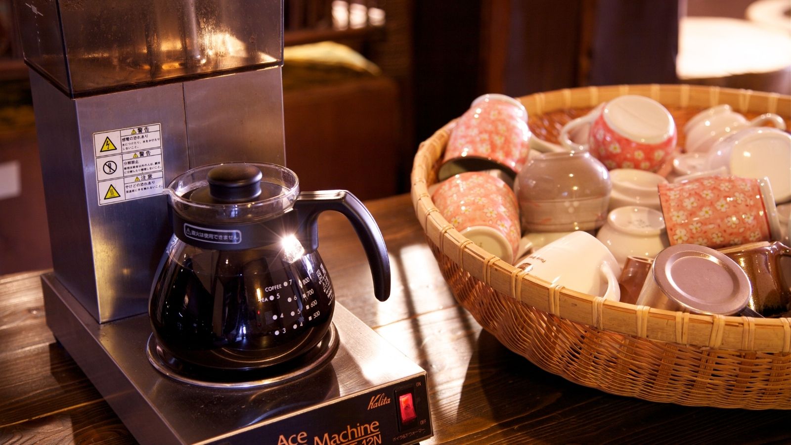 朝食後のコーヒーはロビーでゆったり♪…お好きなコーヒーカップでどうぞ