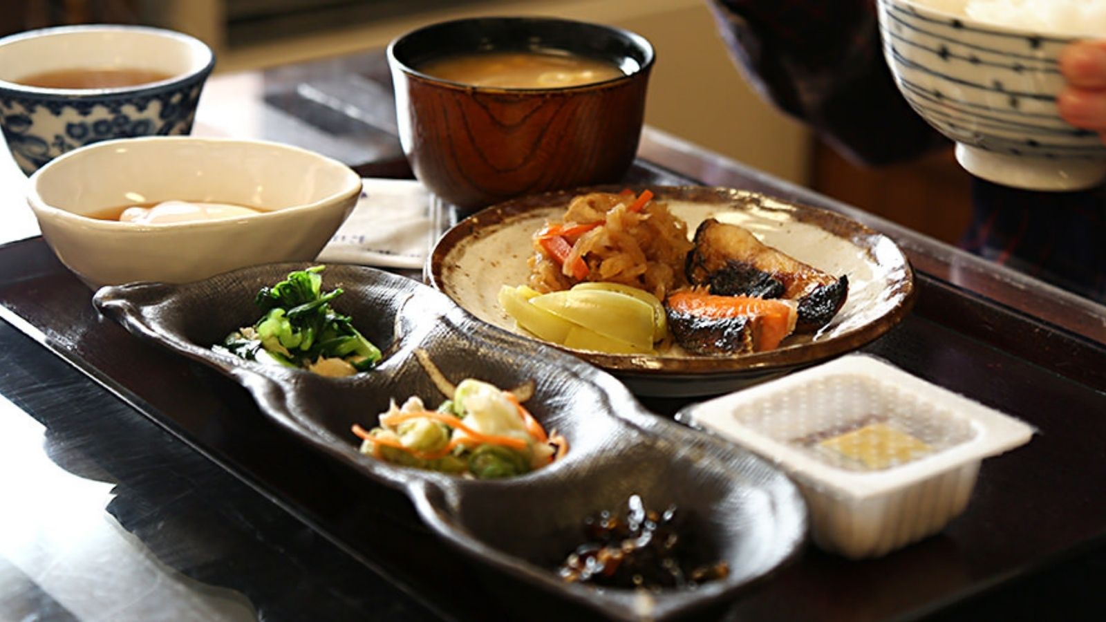【朝食】バイキング形式。ここでしか味わえない1品も♪