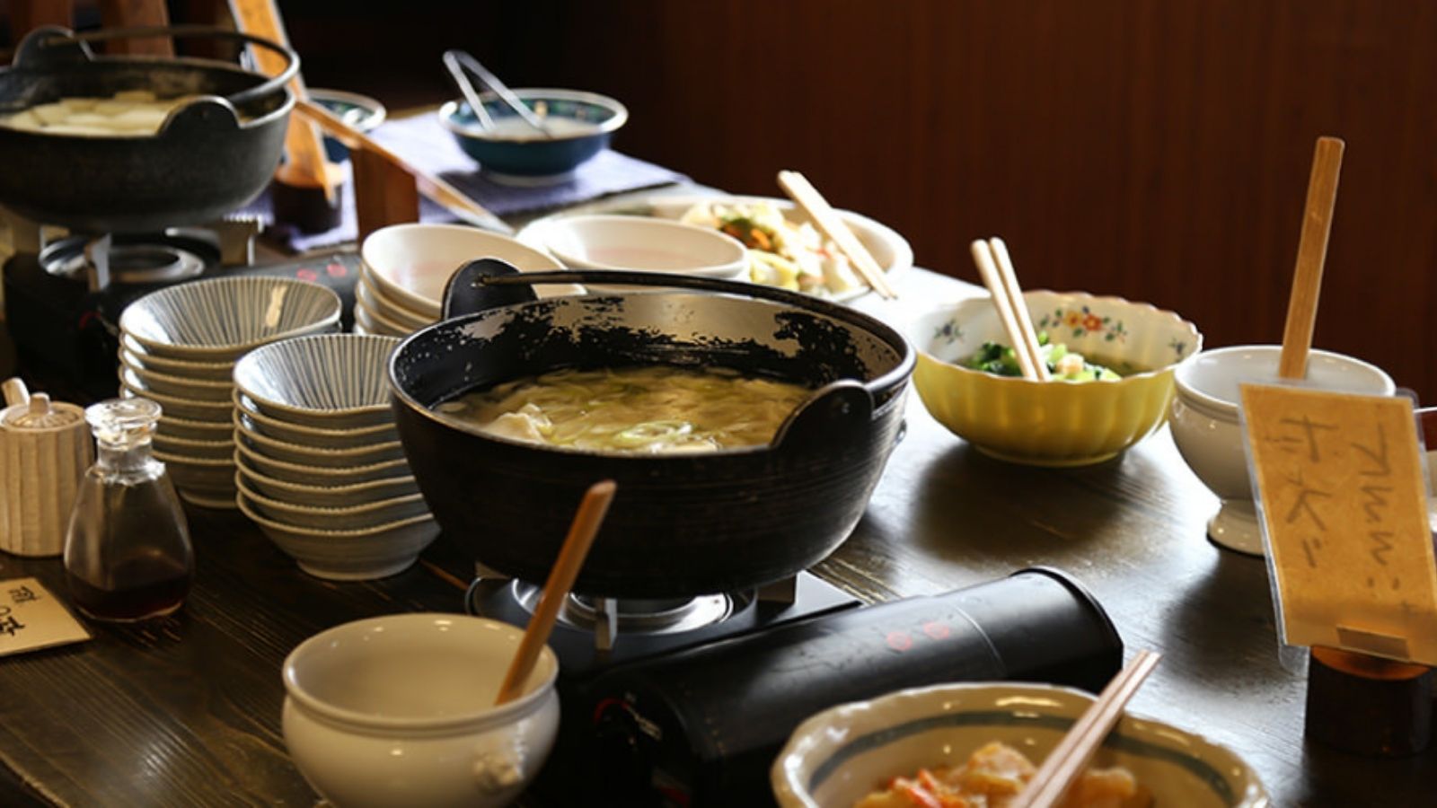 【朝食】バイキング形式。ここでしか味わえない1品も♪