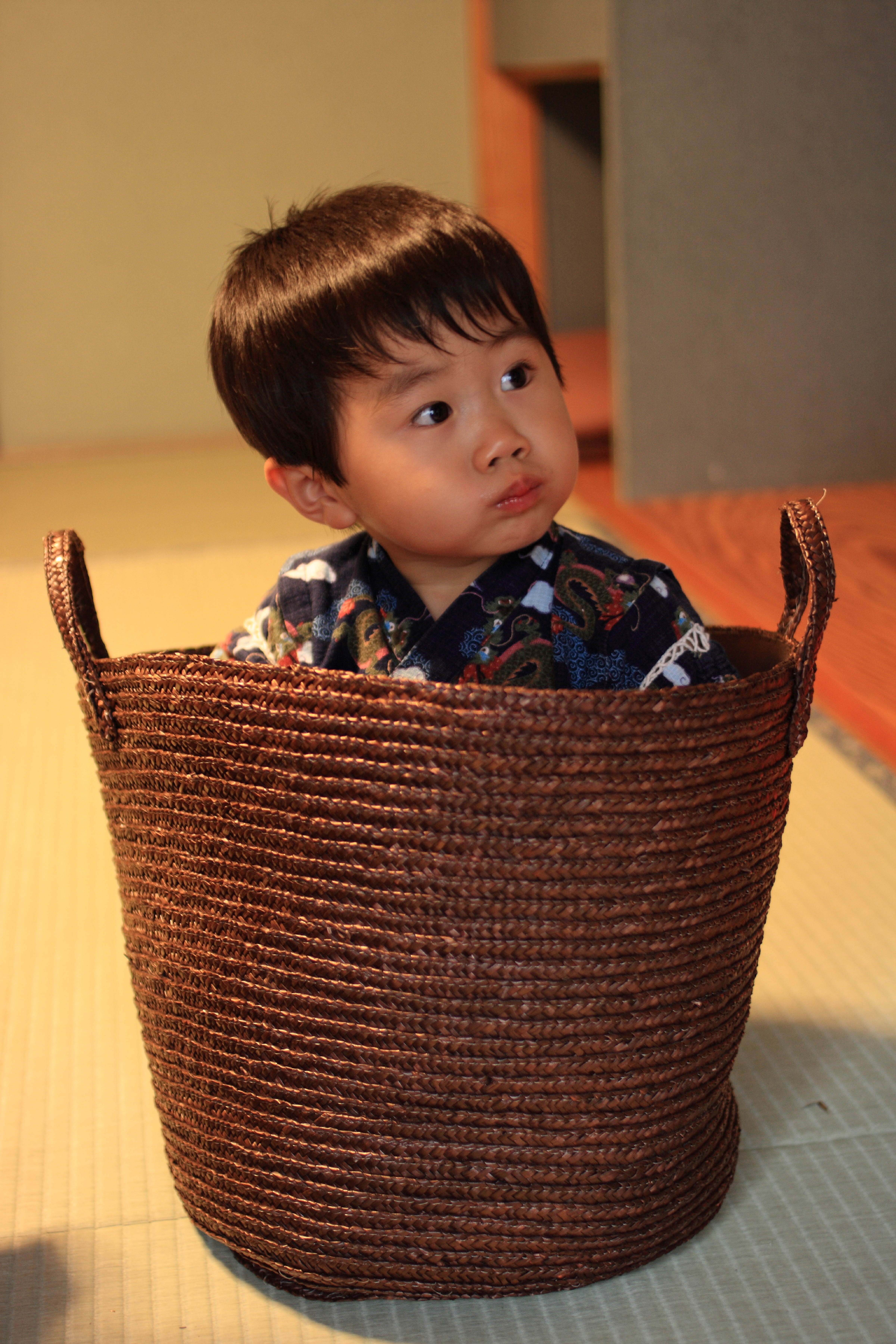 部屋で過ごす イメージ