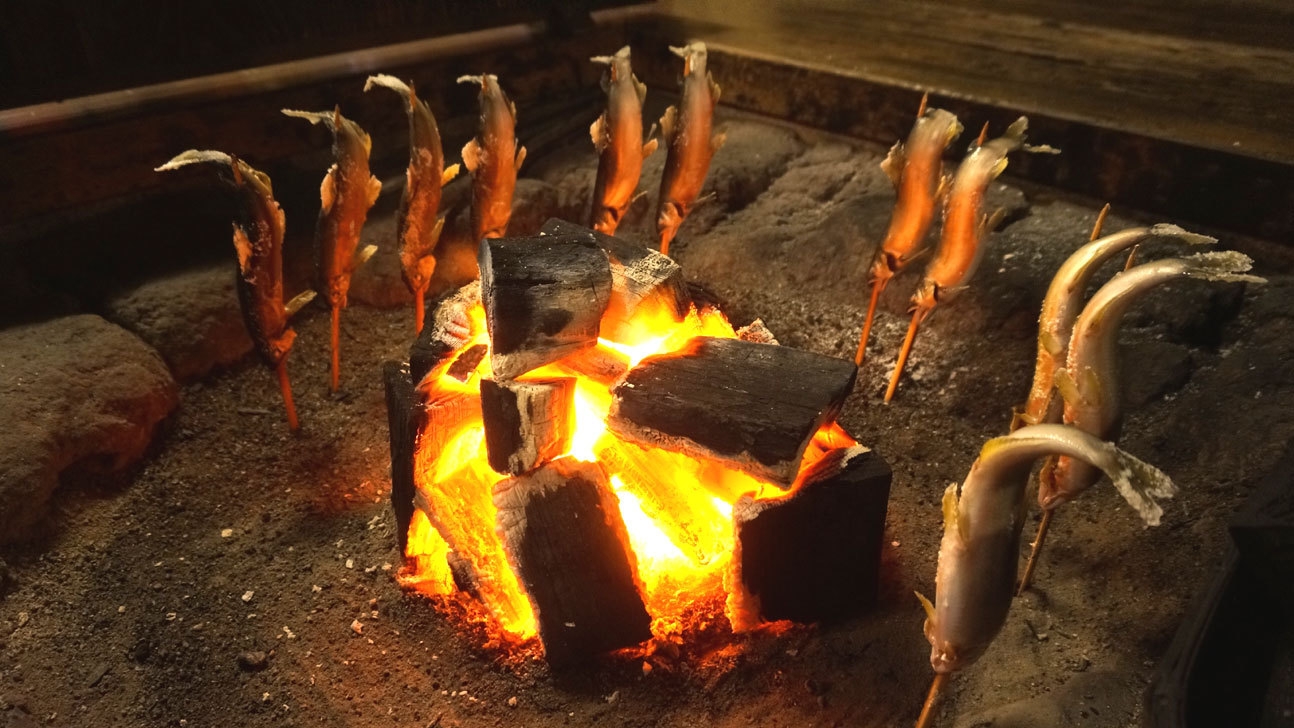 【露天風呂付客室　基本】 　炭火懐石料理（A５和牛や串焼き）と源泉掛け流し露天風呂付客室(３階客室）