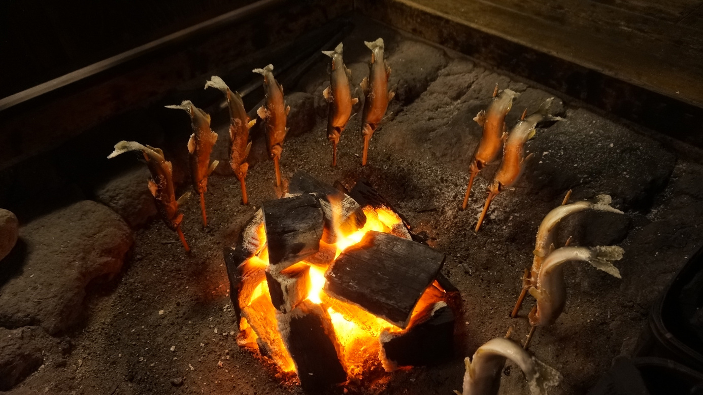 【露天風呂付客室　基本】 　炭火懐石料理（A５和牛や串焼き）と源泉掛け流し露天風呂付客室(３階客室）