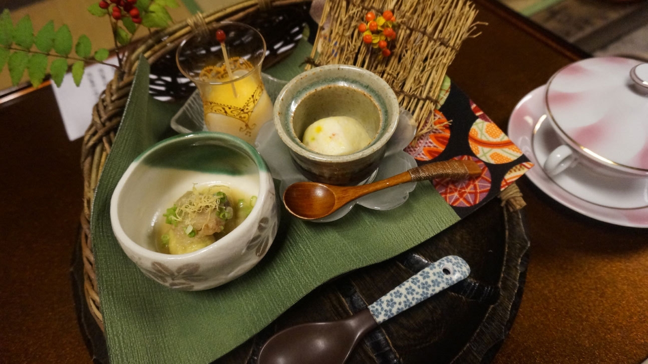 【露天風呂付客室　基本】 　炭火懐石料理（A５和牛や串焼き）と源泉掛け流し露天風呂付客室(３階客室）