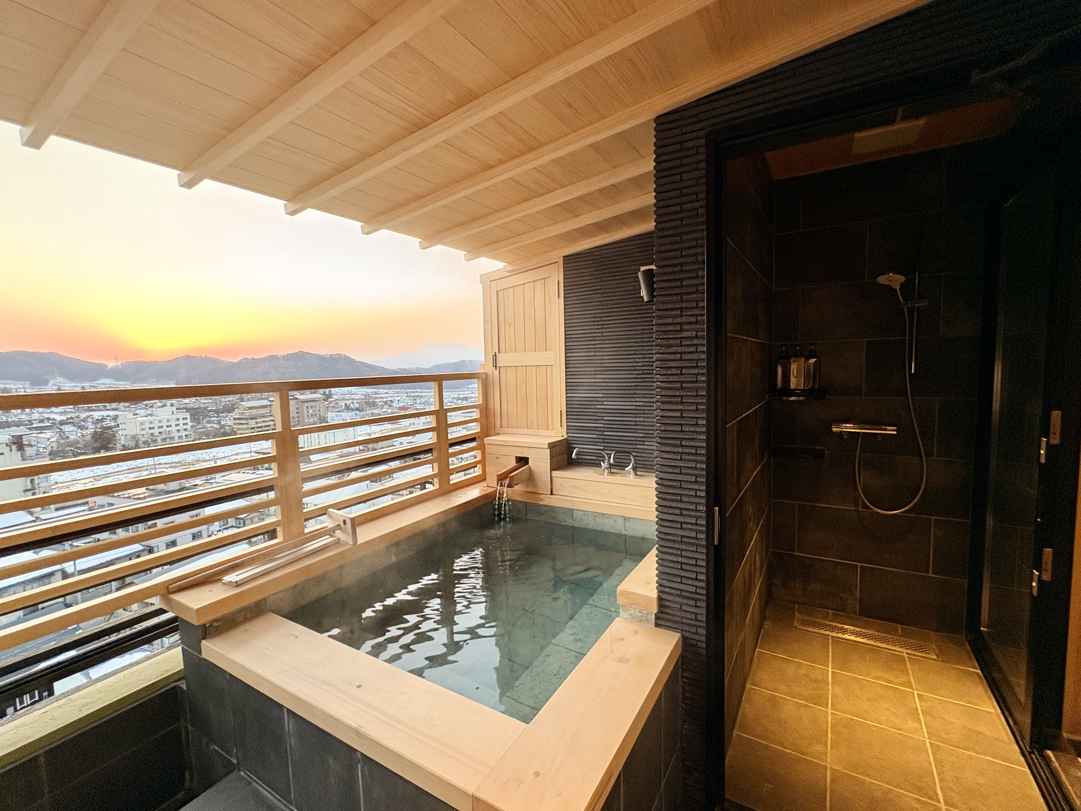 桜の間　露天風呂