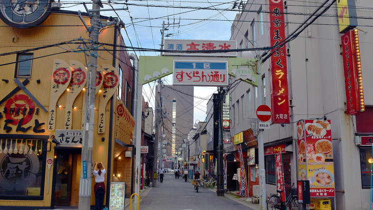 ◆川反飲食店街（当館より徒歩約2分）