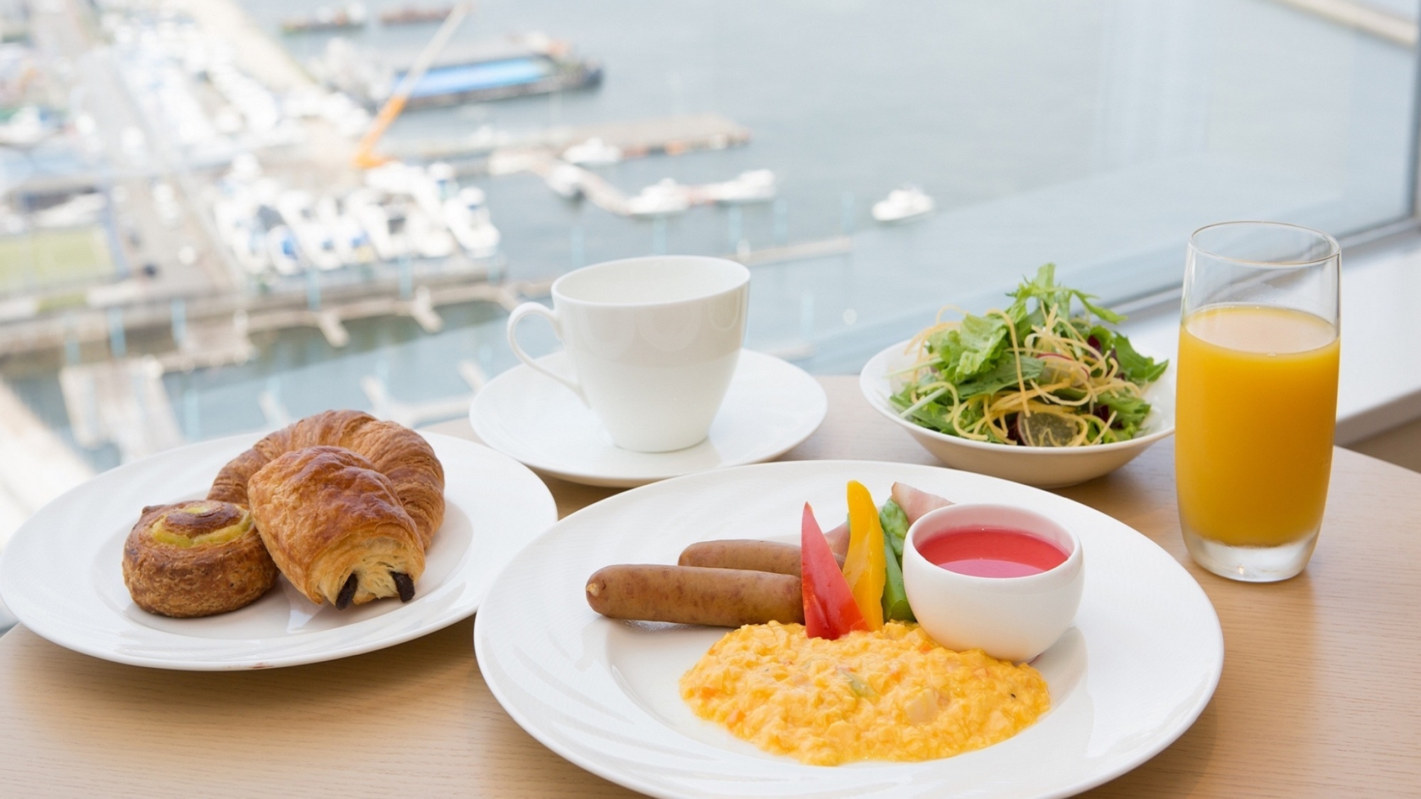 【バリューレート】朝食付き〜特別階クラブフロアステイ〜海・夜景と寛ぐ贅沢な時間